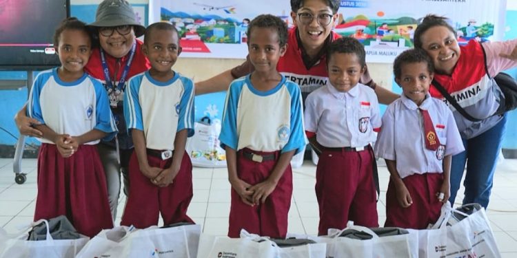 Program SESAMA Pertamina Beri Seragam dan Perlengkapan Sekolah