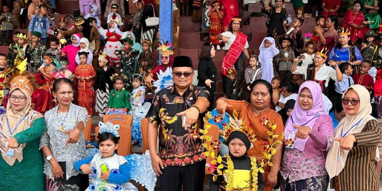 Warnai Peringatan Himpaudi ke-2, Ratusan Anak PAUD-TK Parade Budaya di Bintuni
