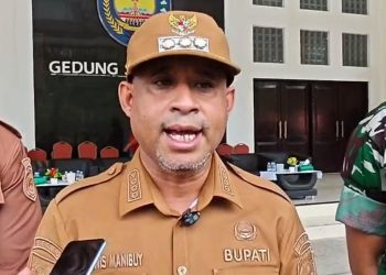 Bupati Yohanis Manibuy Klaim Karhutla Terkendali dan Arahkan OPD Bagikan Air Bersih Gratis