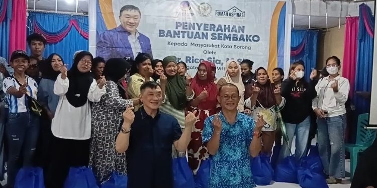 Rico Sia Salurkan Rp2 Miliar CSR Sembako ke 6 Kabupaten dan Kota se Papua Barat Daya