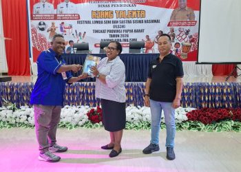 Pena Kreatif Papua Barat Hibahkan Buku Karya Penulis Lokal ke Pelajar SMA/SMK