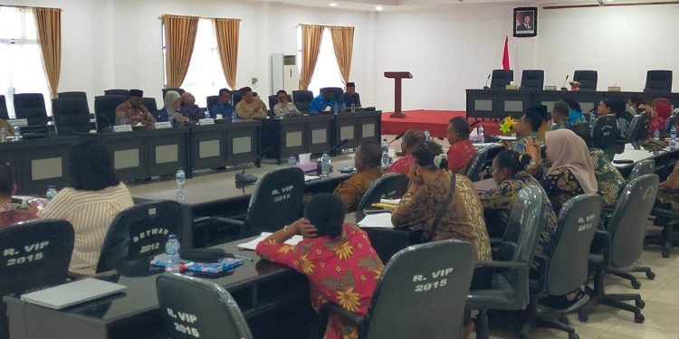 Oknum Satpol PP Dituduh Palak Outlet Minol di Warpramasi