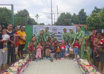 Cegah Stunting, Persit Kartika CKC-XVII Dim1808 Serahkan Bantuan Gizi di Ransiki