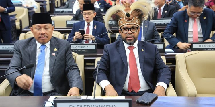 Filep Wamafma Desak Kepastian Hukum PI 10 Persen Blok Tangguh bagi Papua Barat