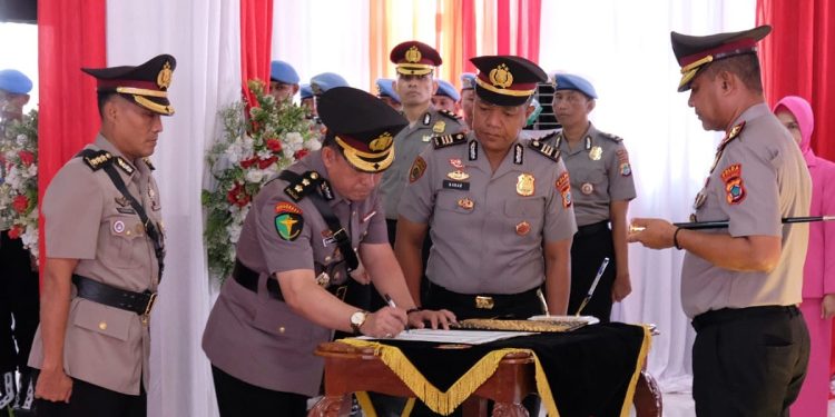 Sertijab Kabid Propam dan Dokkes, Kapolda Papua Barat Minta Lanjutkan Program yang Sudah Berjalan