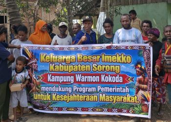 Kekeringan Melanda Warmon Kokoda, Kepala Suku Imekko Salurkan Bantuan Air Bersih