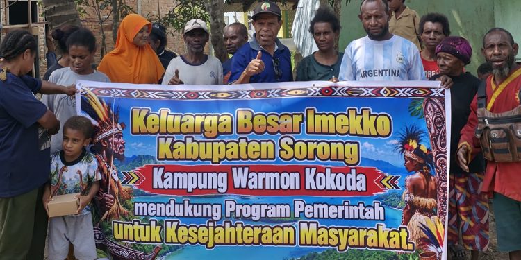 Kekeringan Melanda Warmon Kokoda, Kepala Suku Imekko Salurkan Bantuan Air Bersih