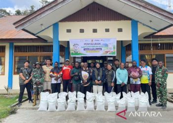 Bulog Salurkan 259 Ton Beras untuk 8.634 Penerima di Pegunungan Arfak