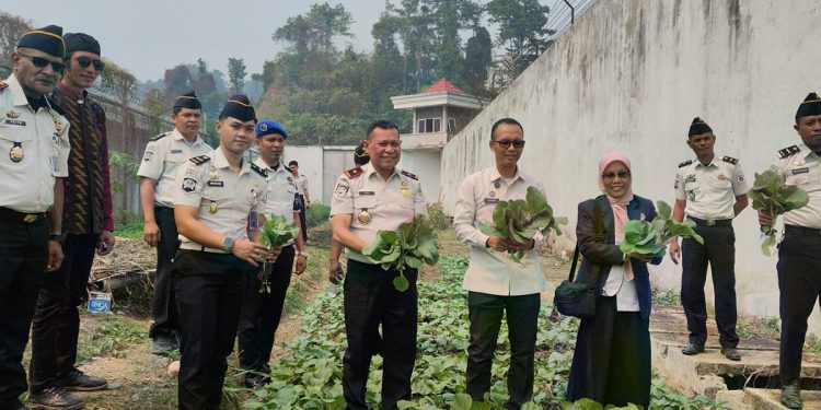 Staf Khusus Menteri Imigrasi dan Pemasyarakatan Apresiasi Program Pembinaan Rutan Bintuni