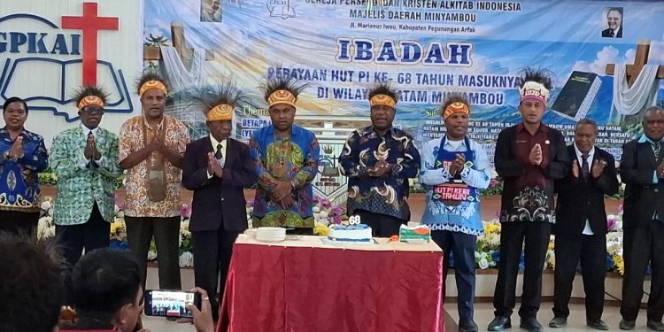 Rayakan HUT PI ke-68 di Pegaf, Umat GPKAI Lepas Tanah Adat untuk Pembangunan Situs Injil