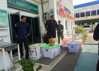 Kejati Papua Barat Geledah Balai Gakkum LHK Maluku-Papua, 8 Kontainer Dokumen Diamankan