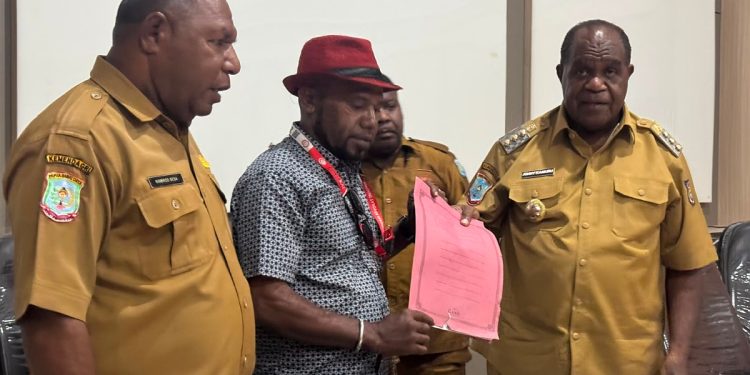 Bupati Sorong dan Marga Makmini Sepakat, Palang Pasar Mariat Dibuka