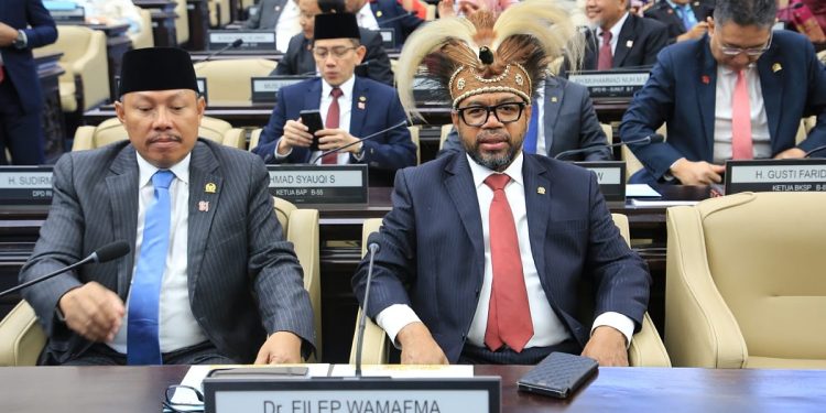 Sampaikan 7 Poin Penting, Filep Wamafma: RUU Migas Harus Jamin Hak Daerah Penghasil