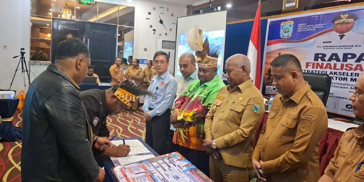 Bupati Yohanis: Gas Teluk Bintuni Harus Menerangi Masa Depan Anak Negeri