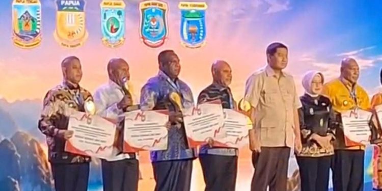 Teluk Bintuni Raih Penghargaan Nasional, Dapat Alokasi 200 Unit Bedah Rumah