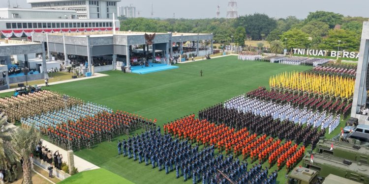 Hadiri HUT ke-81 TNI, Wamen Ossy: Perjalanan Panjang Pengabdian dalam Menjaga Kedaulatan Bangsa