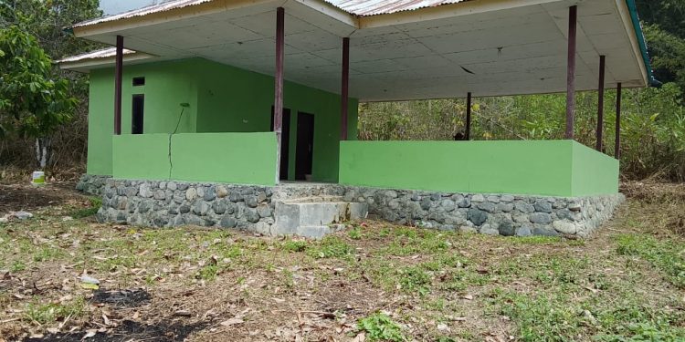 Tak Hanya Rumah, Satgas TMMD Juga Memperbaiki Balai Kampung Yamboi