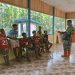 Di Tengah Kesibukan Proyek, Satgas TMMD Tetap Sosialisasikan Perekrutan TNI AD ke Masyarakat