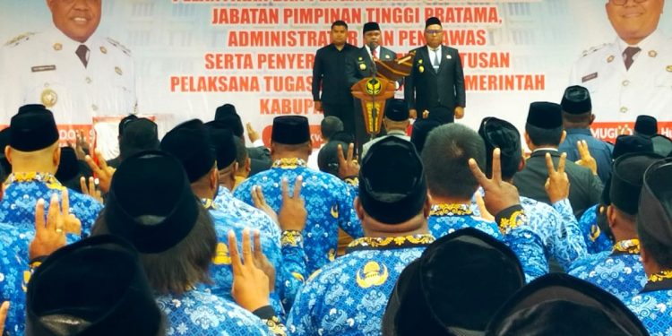 Bupati Lantik 361 Pejabat dan Angkat 34 Pelaksana Tugas