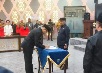 Lantik Kepala Bappeda, Dominggus Mandacan Tekankan Kualitas Perencanaan Berbasis Data