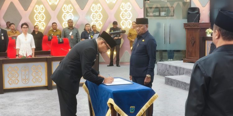 Lantik Kepala Bappeda, Dominggus Mandacan Tekankan Kualitas Perencanaan Berbasis Data