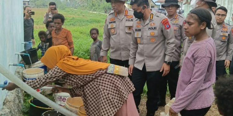 Hadapi Krisis Air Bersih, Polda PBD Turunkan Water Treatment ke Warmon Kokoda