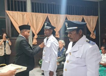 Lantik Tiga Kepala Kampung Wamesa, Bupati Yohanis: Jabatan Adalah Amanah, Bukan Kekuasaan