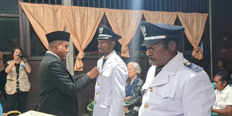 Lantik Tiga Kepala Kampung Wamesa, Bupati Yohanis: Jabatan Adalah Amanah, Bukan Kekuasaan