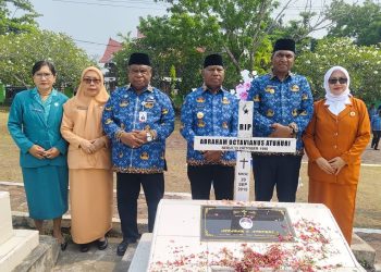 Peringati HUT ke-27 Papua Barat, Gubernur Mandacan Pimpin Ziarah dan Tabur Bunga di TMP Manokwari