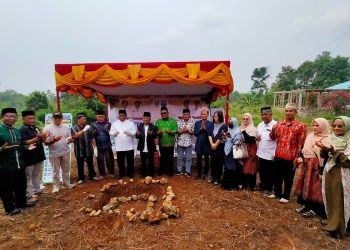 Sekda Papua Barat dan Wabup Manokwari Letakkan Batu Pertama Pembangunan Masjid Safa Marwa