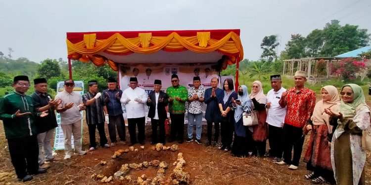 Sekda Papua Barat dan Wabup Manokwari Letakkan Batu Pertama Pembangunan Masjid Safa Marwa