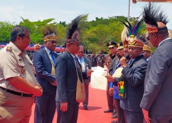 BPN Papua Barat dan Kantah Manokwari Serahkan Sertipikat Tanah Pembangunan Kantor DPRP dan MRPB
