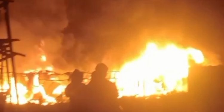5 Kios Dekat Kawasan Pasar Wosi Ludes Terbakar