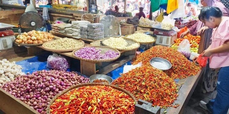 Kemarau Panjang Tekan Hasil Panen, Harga Cabai Rawit di Pasar Wosi Melonjak Jadi Rp160.000/kg