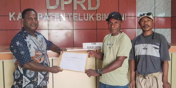 Marga Ateta Sambangi DPRD Bintuni, Minta Mediasi Tuntutan Hak Ulayat ke Genting Oil