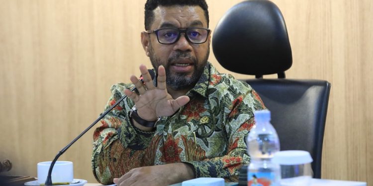 Terima Keluhan Pencaker Teluk Bintuni, Filep Wamafma Minta Rekrutmen Migas Dievaluasi