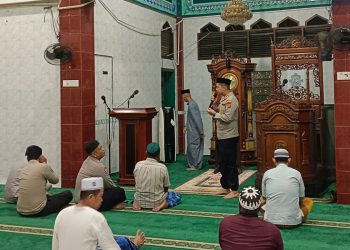 Subuh Keliling di Masjid Al-Munawara, Kapolres Teluk Bintuni Ajak Jamaah Jaga Kamtibmas