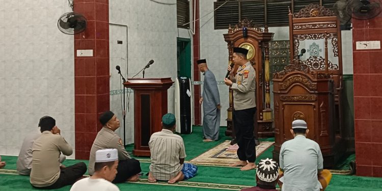 Subuh Keliling di Masjid Al-Munawara, Kapolres Teluk Bintuni Ajak Jamaah Jaga Kamtibmas