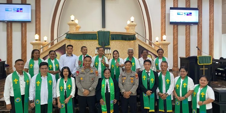 Wakapolres Teluk Bintuni Ajak Jemaat Gereja Sion Sibena Bersinergi Jaga Kamtibmas dan Kerukunan