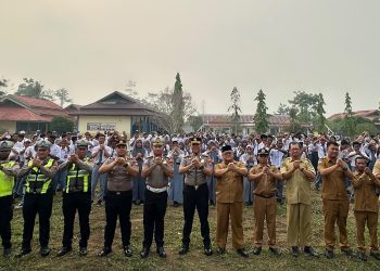 Apel Pagi di SMKN 1 Bintuni, Kapolres: Polisi Peduli Pendidikan, Bentuk Karakter dan Disiplin Sejak Sekolah
