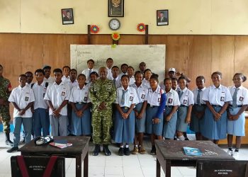 Satgas TMMD Sosialisasikan Rekrutmen TNI AD dan Wawasan Kebangsaan ke SMA Shaloom Momiwaren