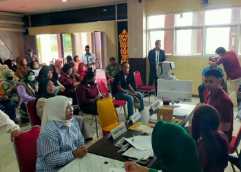 Baznas Jalankan Program Papua Barat Sehat Pemeriksaan Mata dan Bagi 40 Kacamata Gratis