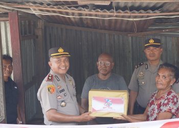 Humas Polresta Manokwari Salurkan Sembako Bagi Warga di Jalan Brawijaya dan Donor Darah
