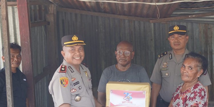 Humas Polresta Manokwari Salurkan Sembako Bagi Warga di Jalan Brawijaya dan Donor Darah