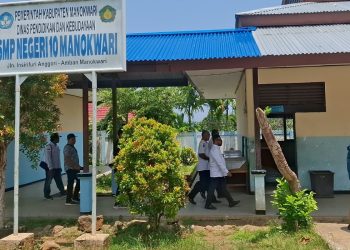 Tinjau Program Revitalisasi di Manokwari, Wamafma Minta Pemda Bersinergi Lengkapi Sarpras Sekolah