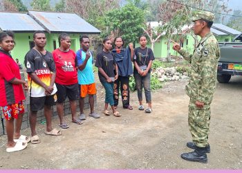 Wadansatgas TMMD Sosialisasikan Rekrutmen TNI AD ke Pemuda Kampung Yamboi