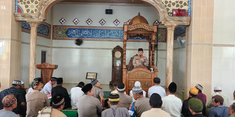 Jumat Keliling, Kapolres Teluk Bintuni: Keamanan Dimulai dari Kepedulian Bersama