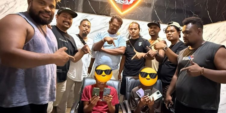 Polres Teluk Bintuni Amankan Pelaku Dugaan Pencurian Enam HP di Kampung Awaba