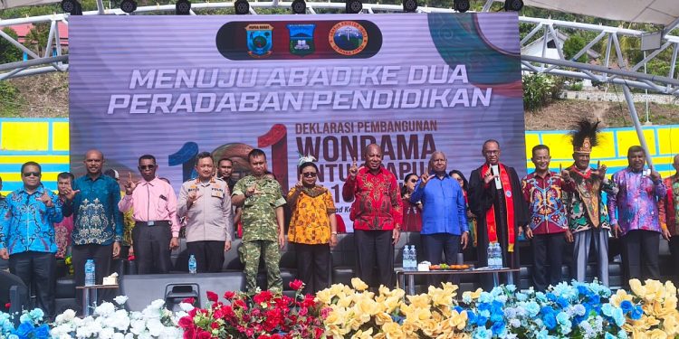 Gubernur Mandacan: Pendidikan dan Iman Kunci Pembentukan Karakter Anak Papua
