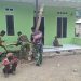 Usai Beribadah Bersama, Satgas TMMD ke-130 Bantu Warga Lansia Cari Kayu Bakar